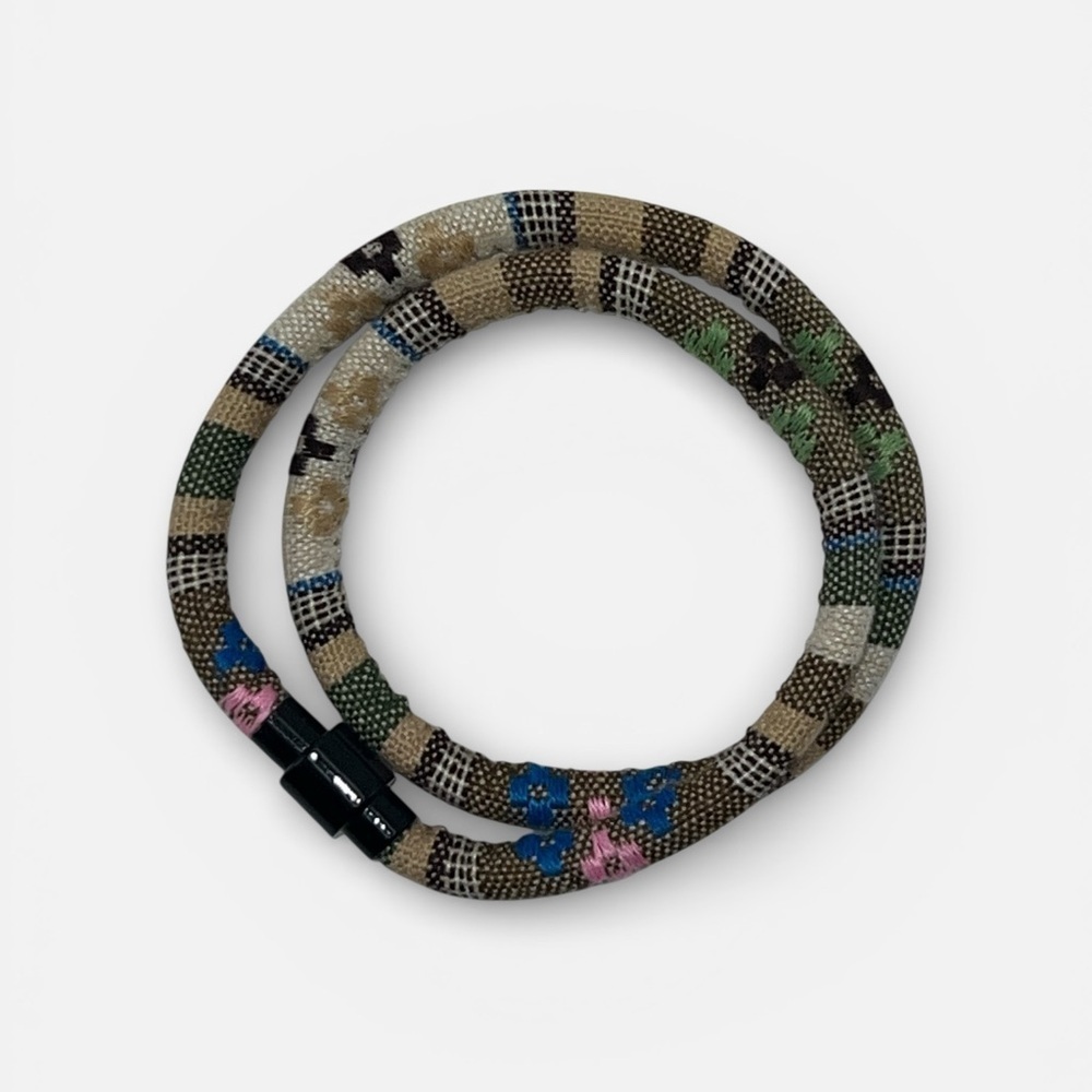 Patterned wrap bracelet magnetic closure - Picture 4 of 5